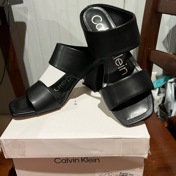NWOT - Calvin Klein Women's Black Strappy Block Heel Sandals Size 6 - Picture 1 of 7